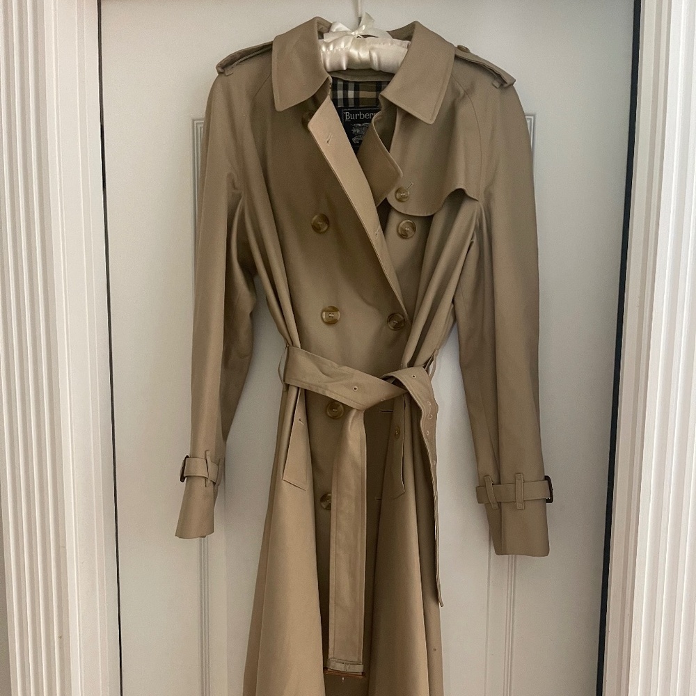 Burberry  Womens trench coat